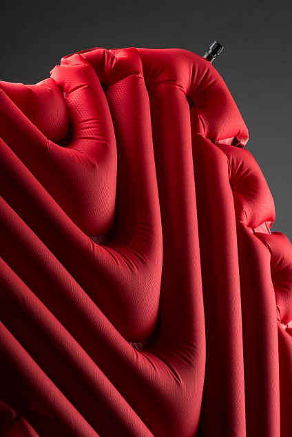 Надувной коврик Insulated Static V Luxe, красный с логотипом в Астрахани заказать по выгодной цене в кибермаркете AvroraStore