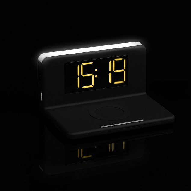 Часы настольные с беспроводным зарядным устройством Pitstop, черные с логотипом в Астрахани заказать по выгодной цене в кибермаркете AvroraStore