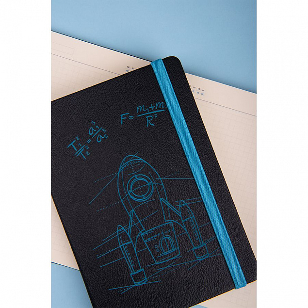 Ежедневник недатированный Ray, А5, черный/голубой, кремовый блок, без обреза с логотипом в Астрахани заказать по выгодной цене в кибермаркете AvroraStore