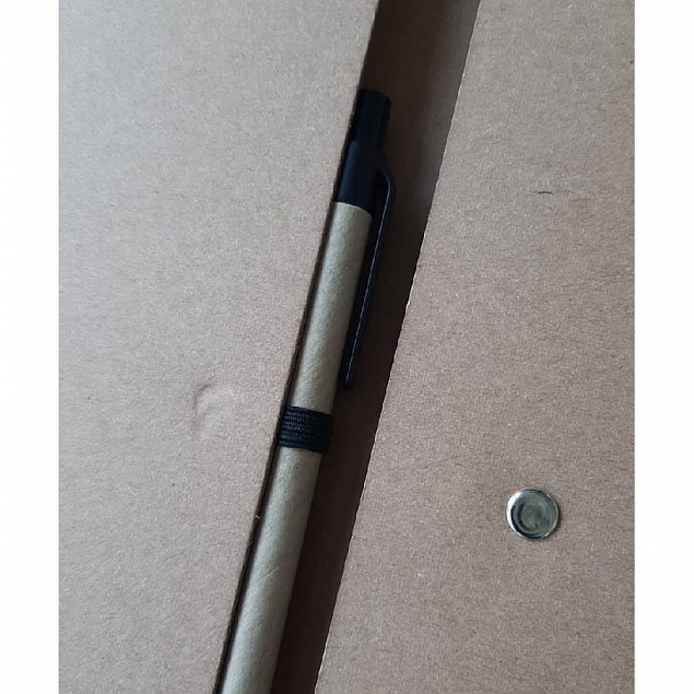 Блокнот NEYLA A5 на пружине, твердая обложка, шариковая ручка, рециклированный картон с логотипом в Астрахани заказать по выгодной цене в кибермаркете AvroraStore