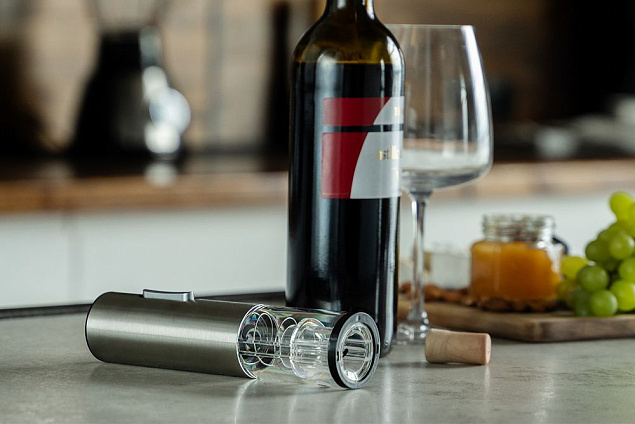Электрический штопор с ножом для фольги Wine Diesel, черный с логотипом в Астрахани заказать по выгодной цене в кибермаркете AvroraStore