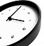 Часы настенные Flash, белые с черным с логотипом в Астрахани заказать по выгодной цене в кибермаркете AvroraStore