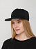 Бейсболка Snapback с прямым козырьком, черная с логотипом в Астрахани заказать по выгодной цене в кибермаркете AvroraStore